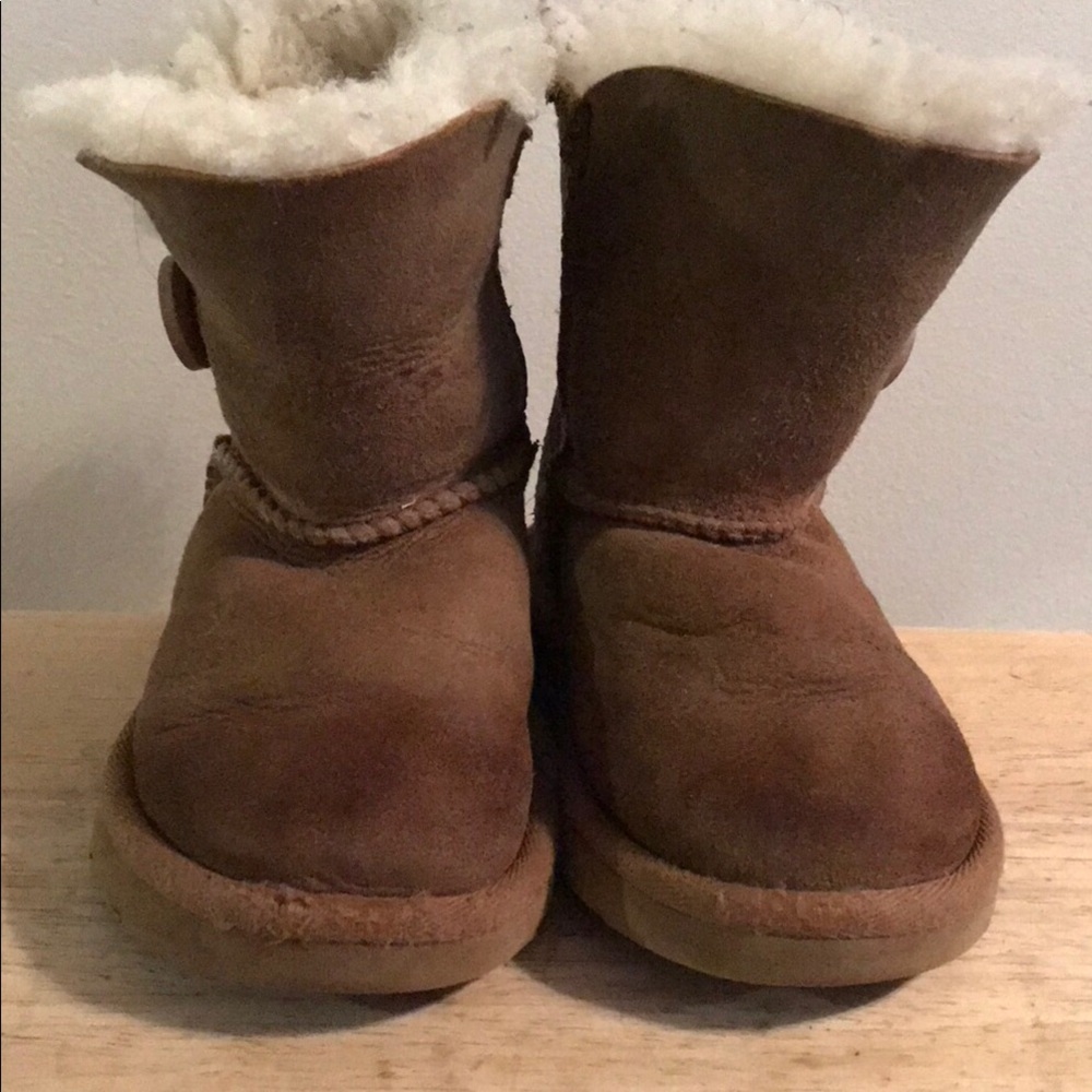 UGG Girl “s Button Ankle Boots Size 7
